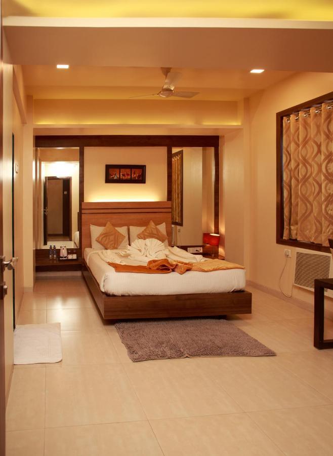 Vegas Residency Hotel Kalyan Exterior photo